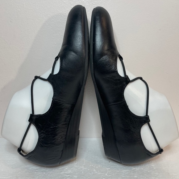 Array Women’s Black Leather Ballet Slip On Shoes - Picture 4 of 9